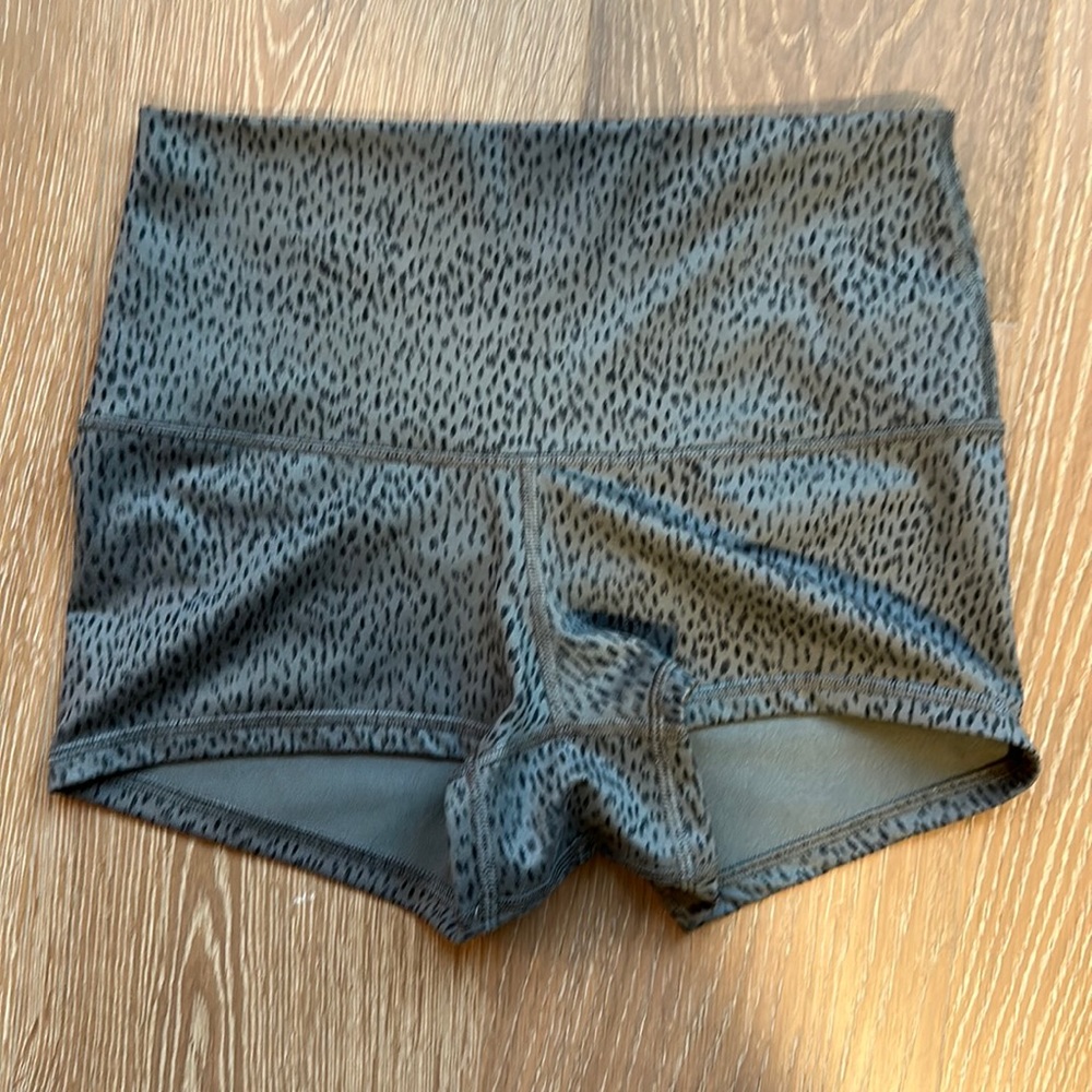 Lululemon High Rise Short size 8